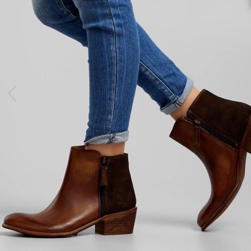 Roan Bed|Stu leather booties